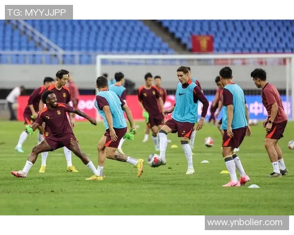 世预赛中国队迎战韩国队贺龙体育场见证激烈对决 世预赛中国队迎战韩国队贺龙体育场见证激烈对决