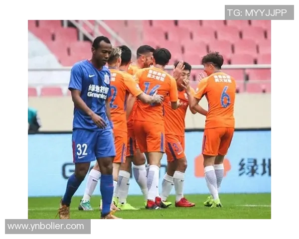 山东鲁能队迎战重庆队全力争胜展现球队实力与斗志