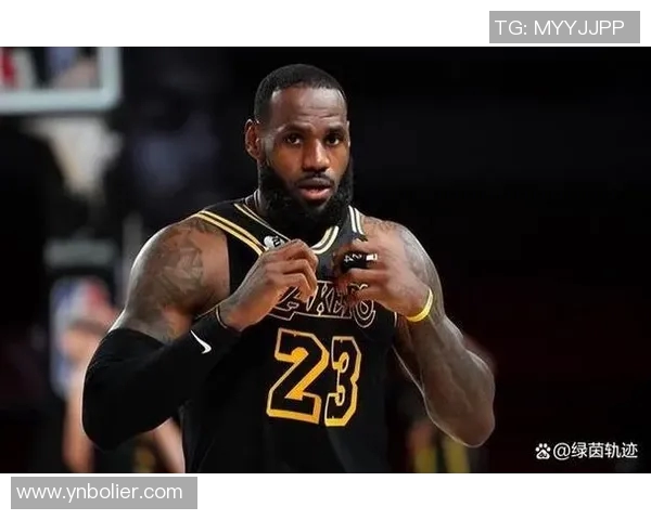 詹姆斯的传奇之路：从篮球新星到历史伟大球员的蜕变与成就